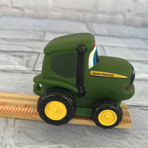 John Deere toy tractor hard plastic - Picture 6 of 6